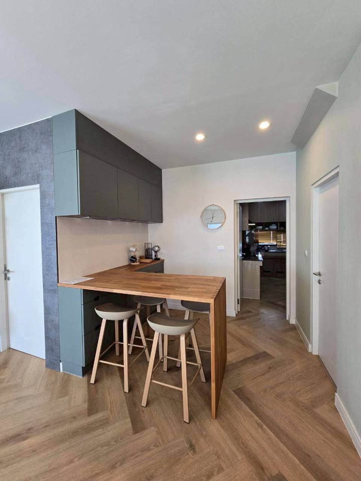 For RentHousePattanakan, Srinakarin : P-2924 ให้เช่า ! Single house in prime location Near Burasiri Pattanakarn International School, ready to move in.