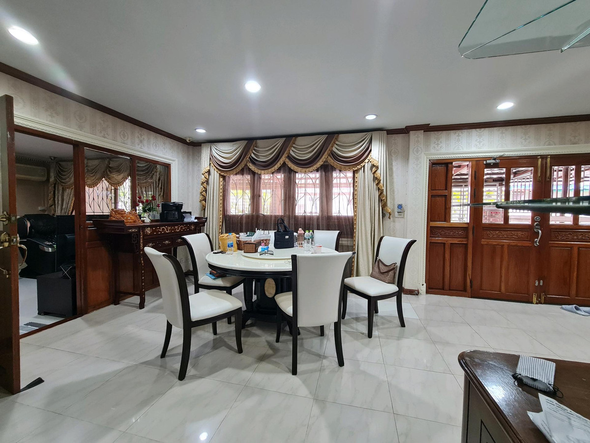 For SaleTownhomeRattanathibet, Sanambinna : Townhouse for sale, 2 floors, 3 houses next to each other, 49.5 sq m, luxuriously decorated, nice to live in, Nonthaburi 48, opposite the lottery office.