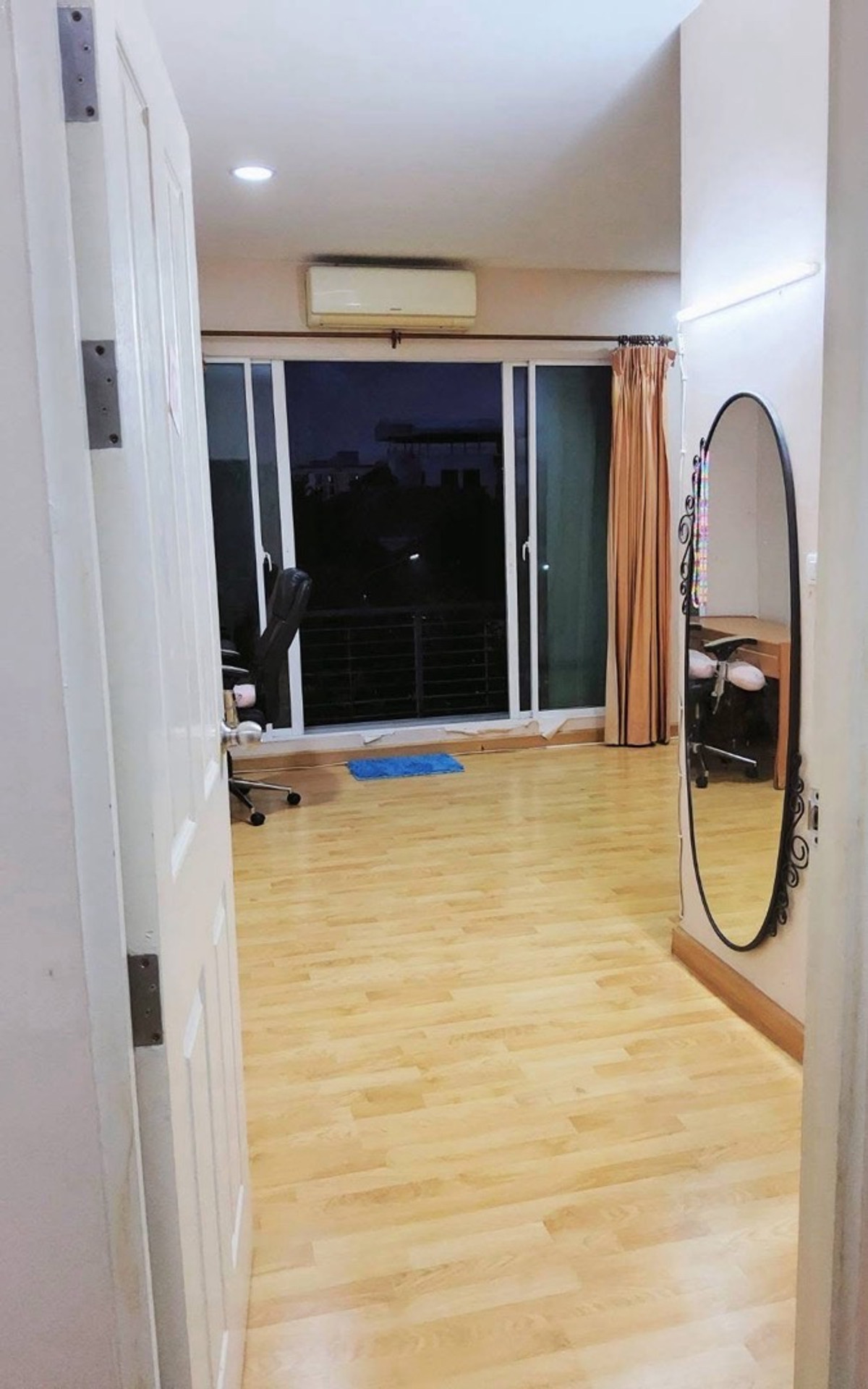 For SaleHouseRatchadapisek, Huaikwang, Suttisan : Townhouse for Sale at Baan Klang Muang Ratchada 36 | Corner Unit | Near BTS Ratchayothin| Ideal for home office and investment rental