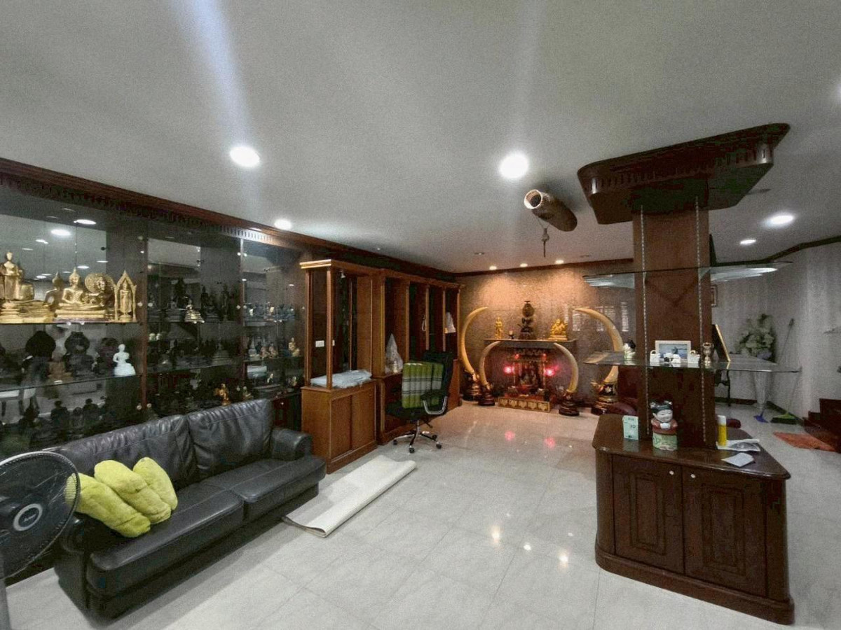 For SaleTownhomeRattanathibet, Sanambinna : Townhouse for sale, 2 floors, 3 houses next to each other, 49.5 sq m, luxuriously decorated, nice to live in, Nonthaburi 48, opposite the lottery office.