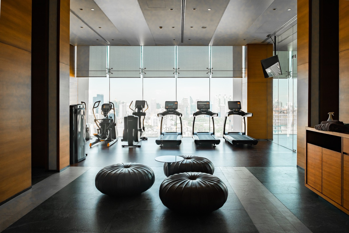 ขายคอนโดวิทยุ ชิดลม หลังสวน : For Sale Largest 2 Bedroom Corner Unit at Sindhorn Kempinski