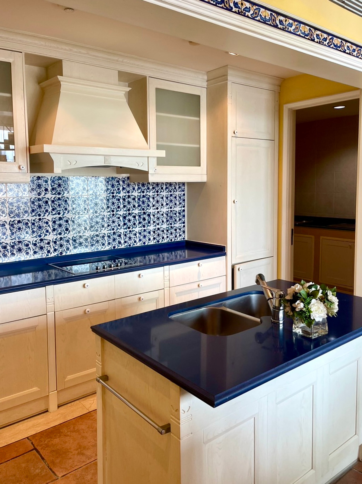 For RentCondoSukhumvit, Asoke, Thonglor : 🐱Pet-friendly📍AGUSTON Sukhumvit 22, 3 BR, 4 BA with a bathtub, separate Thai kitchen