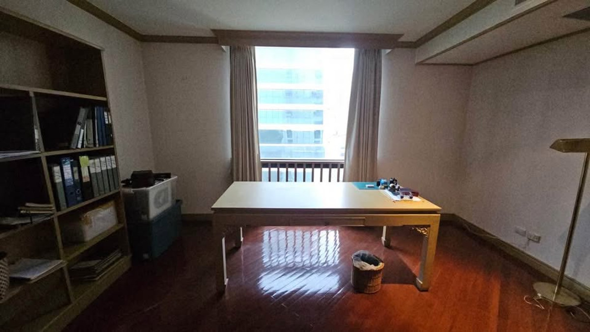 ขายคอนโดวิทยุ ชิดลม หลังสวน : Spacious 3BR for SALE at Somkid Gardens - Prime Chidlom Location