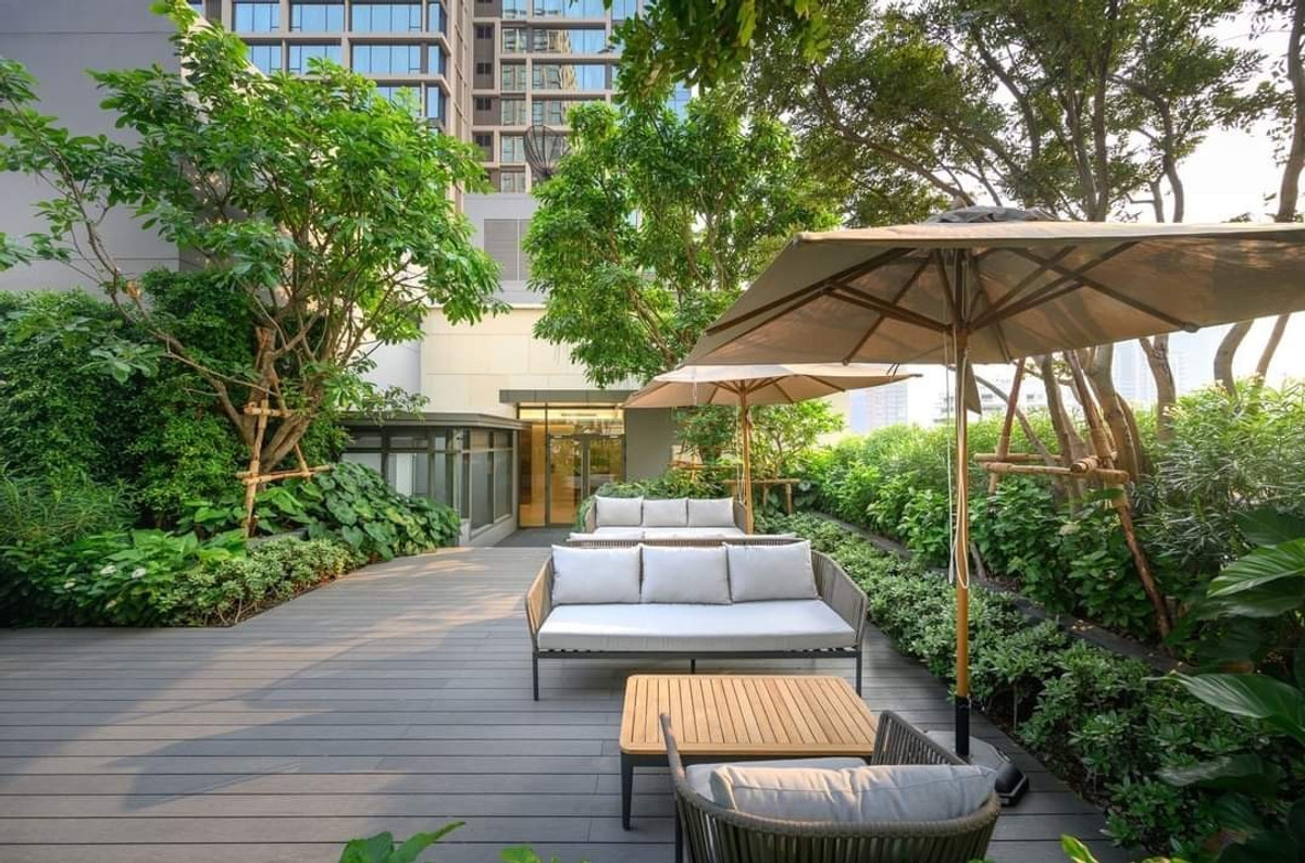 ขายคอนโดวิทยุ ชิดลม หลังสวน : Private Luxury Condo with Spacious 2 bedroom unit at Baan Sindhorn
