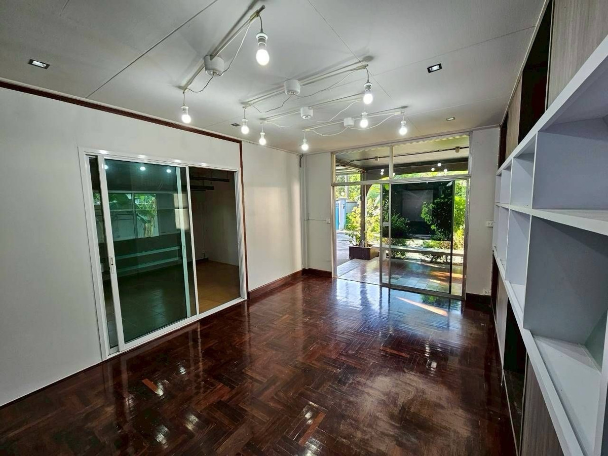 ให้เช่าบ้านลาดพร้าว เซ็นทรัลลาดพร้าว : บ้านสวนให้เช่า ลาดพร้าว เหมาะทำธุรกิจ โฮมออฟฟิศ สตูดิโอ ใกล้ MRT ลาดพร้าว และ BTS แยกลาดพร้าว