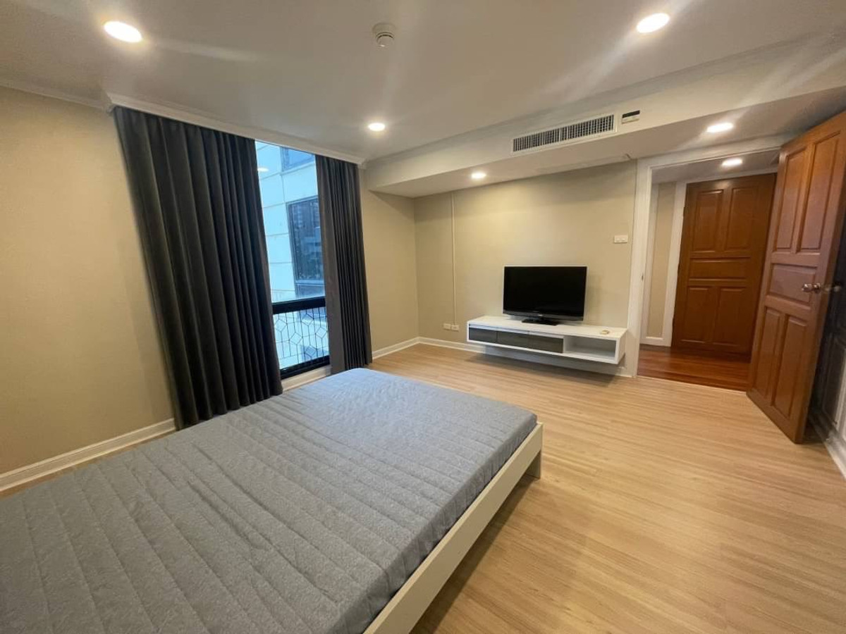 ขายคอนโดวิทยุ ชิดลม หลังสวน : Spacious 3BR for SALE at Somkid Gardens - Prime Chidlom Location