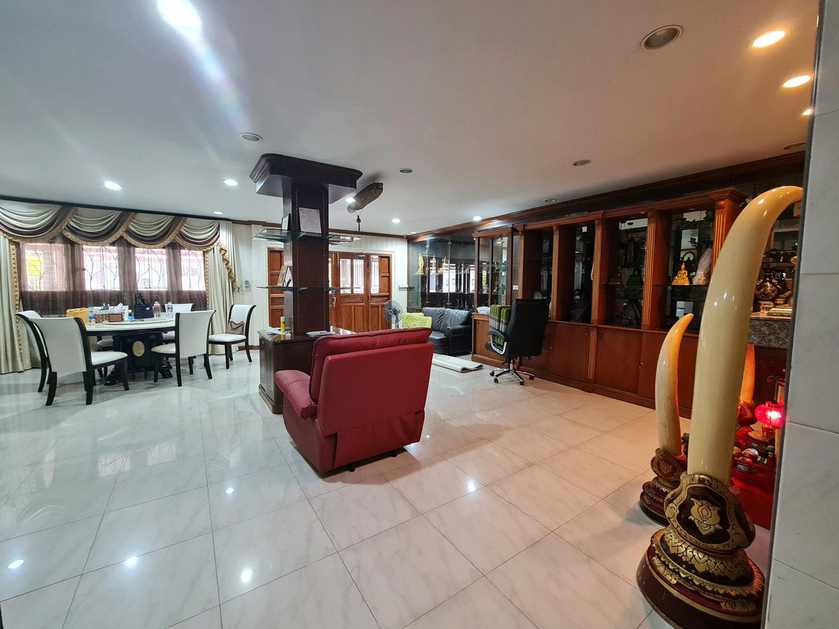 For SaleTownhomeRattanathibet, Sanambinna : Townhouse for sale, 2 floors, 3 houses next to each other, 49.5 sq m, luxuriously decorated, nice to live in, Nonthaburi 48, opposite the lottery office.