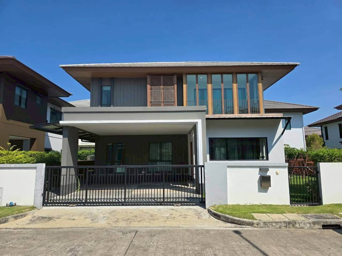 For RentHousePattanakan, Srinakarin : P-2924 ให้เช่า ! Single house in prime location Near Burasiri Pattanakarn International School, ready to move in.