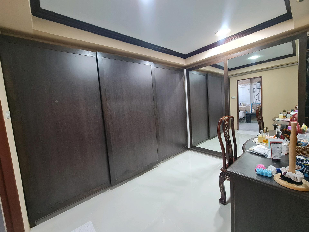 For SaleTownhomeRattanathibet, Sanambinna : Townhouse for sale, 2 floors, 3 houses next to each other, 49.5 sq m, luxuriously decorated, nice to live in, Nonthaburi 48, opposite the lottery office.