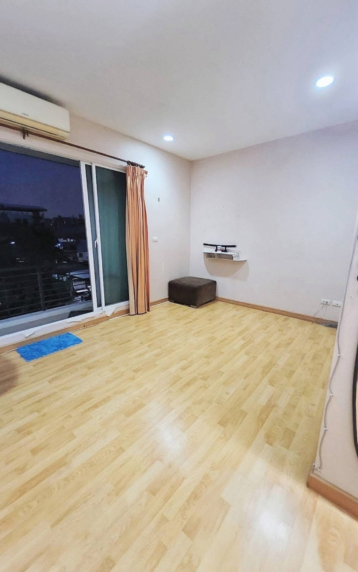 For SaleHouseRatchadapisek, Huaikwang, Suttisan : Townhouse for Sale at Baan Klang Muang Ratchada 36 | Corner Unit | Near BTS Ratchayothin| Ideal for home office and investment rental