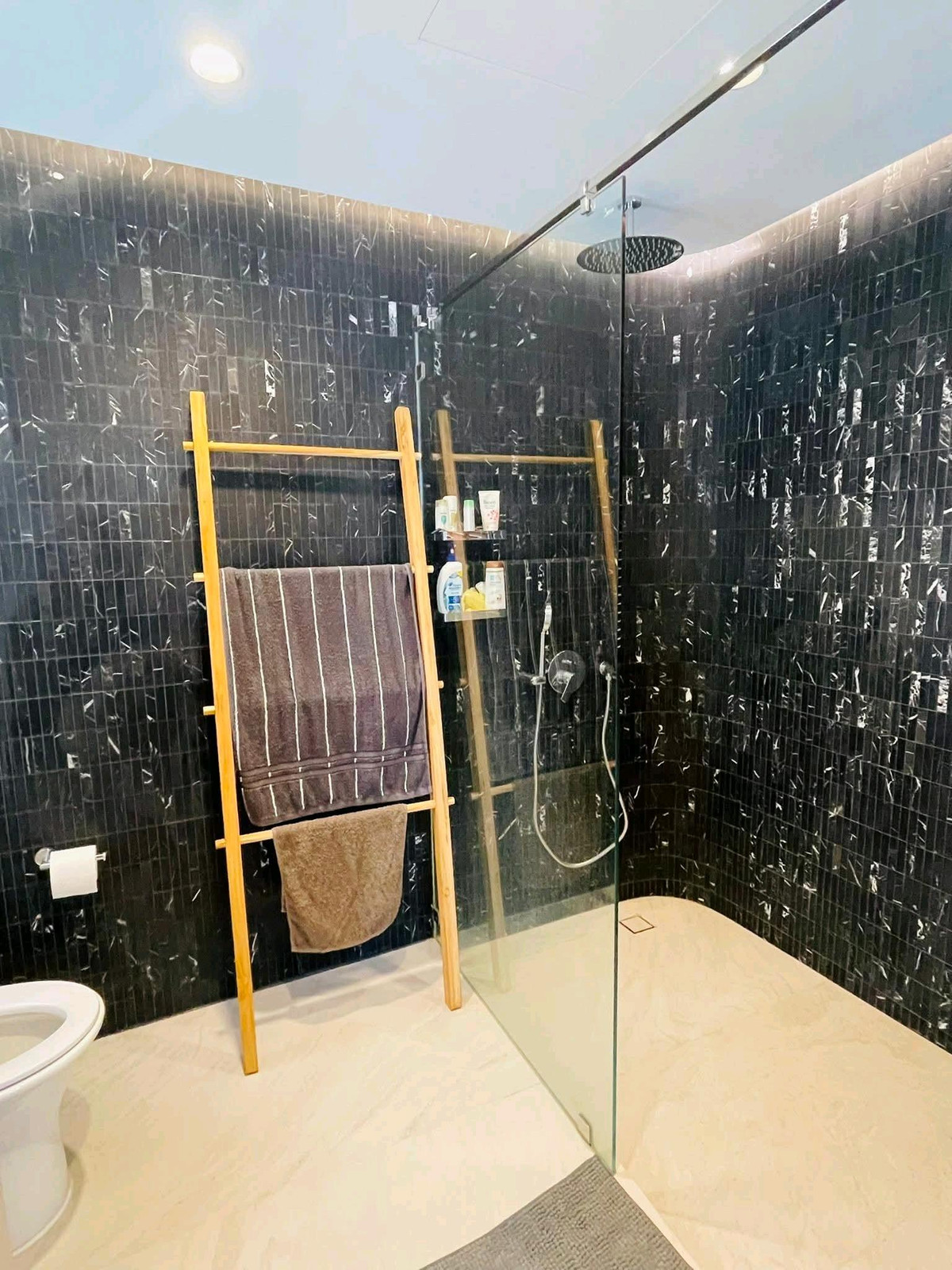 CondoOnnut, Udomsuk : (For Rent&Sale🔥) Feel like Penthouse! 📍Phassana Garden Condo 4b4b+1 maid 345 sq m., Ekkamai area.