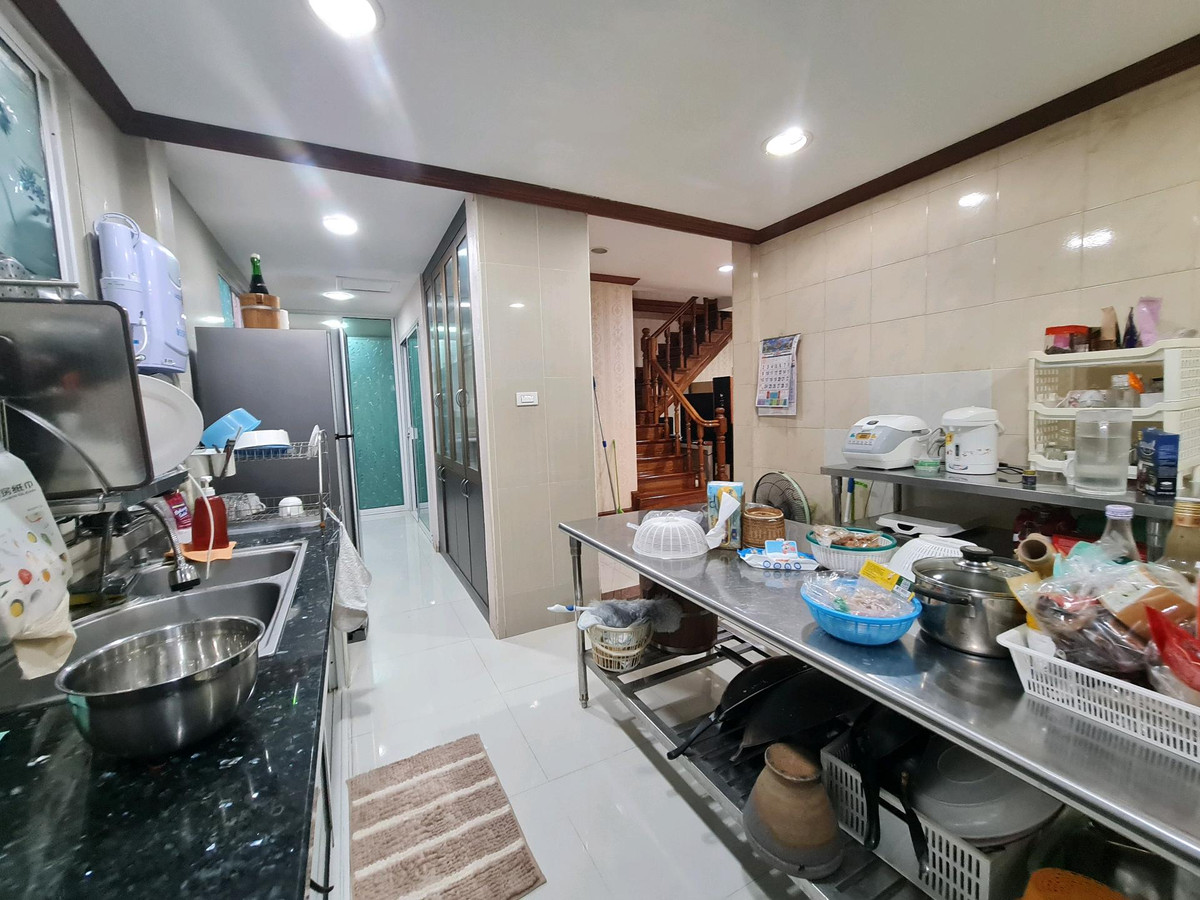 For SaleTownhomeRattanathibet, Sanambinna : Townhouse for sale, 2 floors, 3 houses next to each other, 49.5 sq m, luxuriously decorated, nice to live in, Nonthaburi 48, opposite the lottery office.