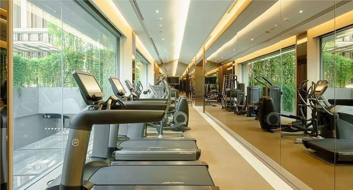 ขายคอนโดวิทยุ ชิดลม หลังสวน : Private Luxury Condo with Spacious 2 bedroom unit at Baan Sindhorn