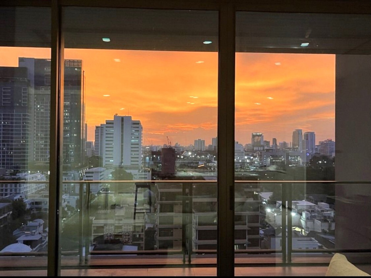 ขายคอนโดวิทยุ ชิดลม หลังสวน : For Sale Largest 2 Bedroom Corner Unit at Sindhorn Kempinski