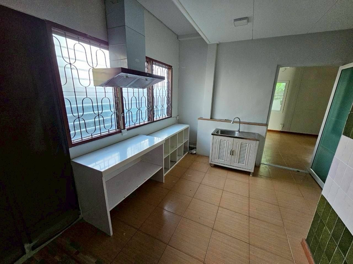 ให้เช่าบ้านลาดพร้าว เซ็นทรัลลาดพร้าว : บ้านสวนให้เช่า ลาดพร้าว เหมาะทำธุรกิจ โฮมออฟฟิศ สตูดิโอ ใกล้ MRT ลาดพร้าว และ BTS แยกลาดพร้าว