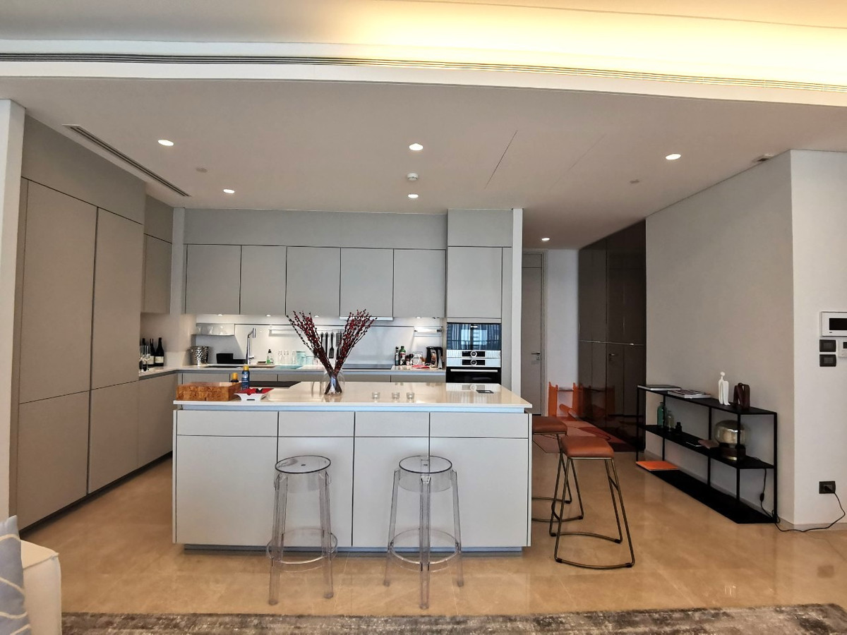 ขายคอนโดวิทยุ ชิดลม หลังสวน : For Sale Largest 2 Bedroom Corner Unit at Sindhorn Kempinski