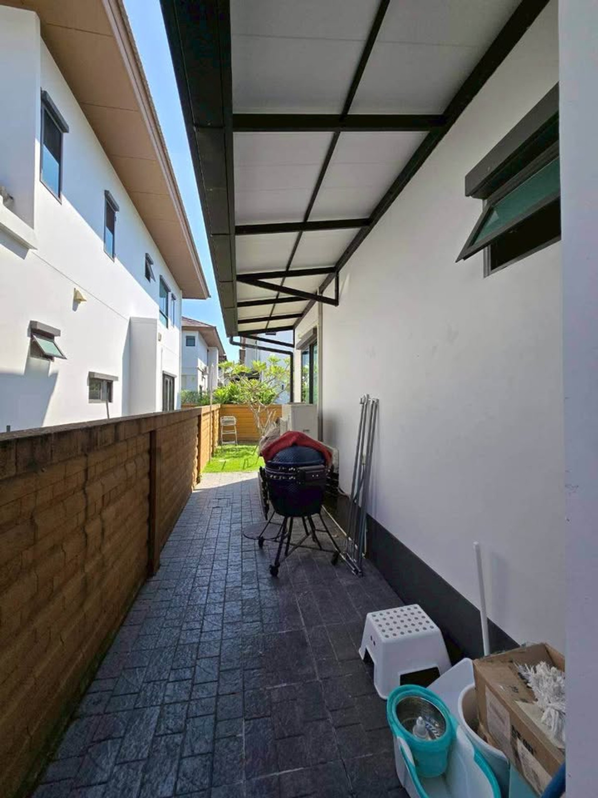 For RentHousePattanakan, Srinakarin : P-2924 ให้เช่า ! Single house in prime location Near Burasiri Pattanakarn International School, ready to move in.