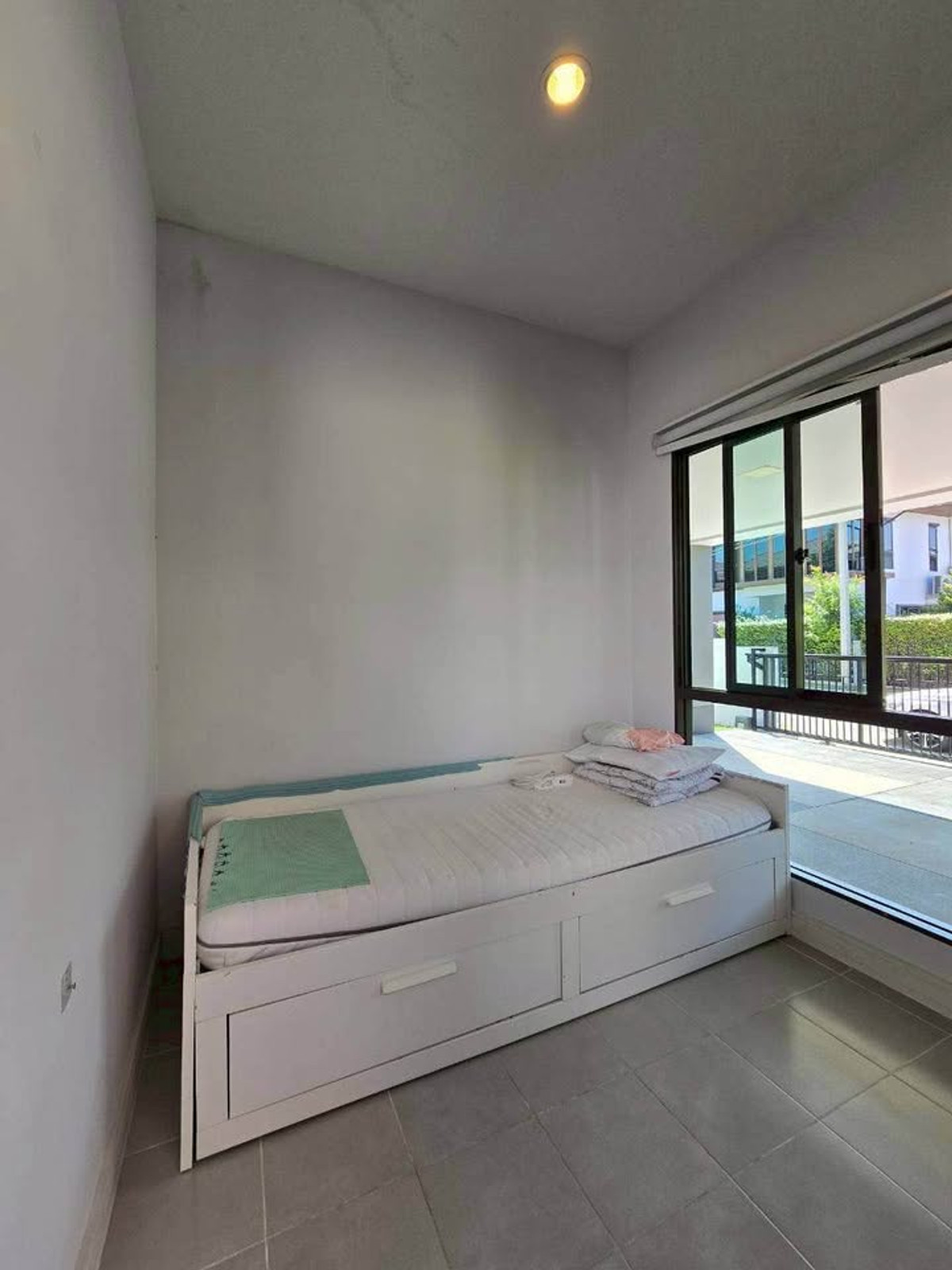 For RentHousePattanakan, Srinakarin : P-2924 ให้เช่า ! Single house in prime location Near Burasiri Pattanakarn International School, ready to move in.