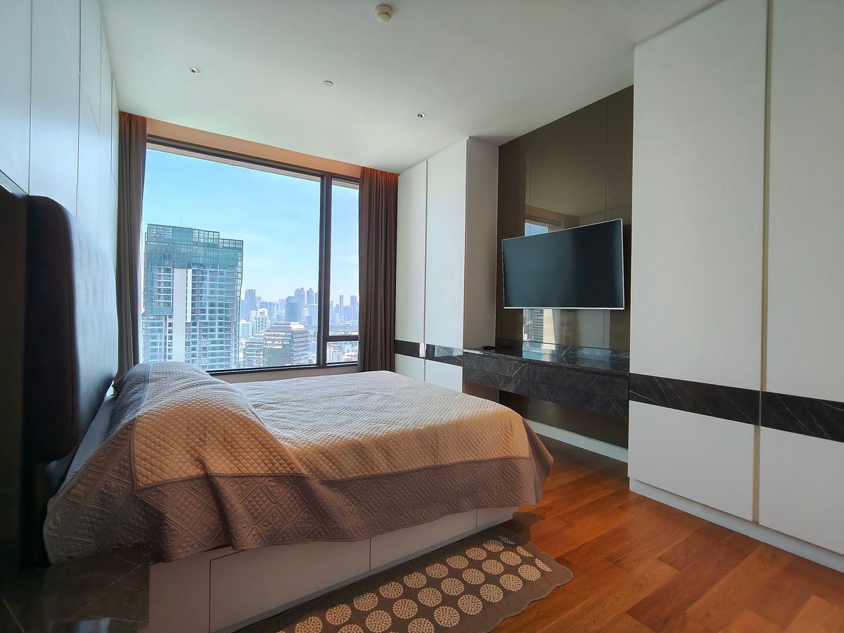 ขายคอนโดวิทยุ ชิดลม หลังสวน : Avail NOW Elegant 2 Bed Residence at Sindhorn Residence l Embassy View