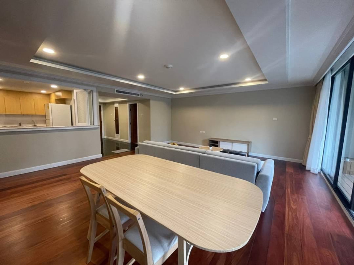 ขายคอนโดวิทยุ ชิดลม หลังสวน : Spacious 3BR for SALE at Somkid Gardens - Prime Chidlom Location