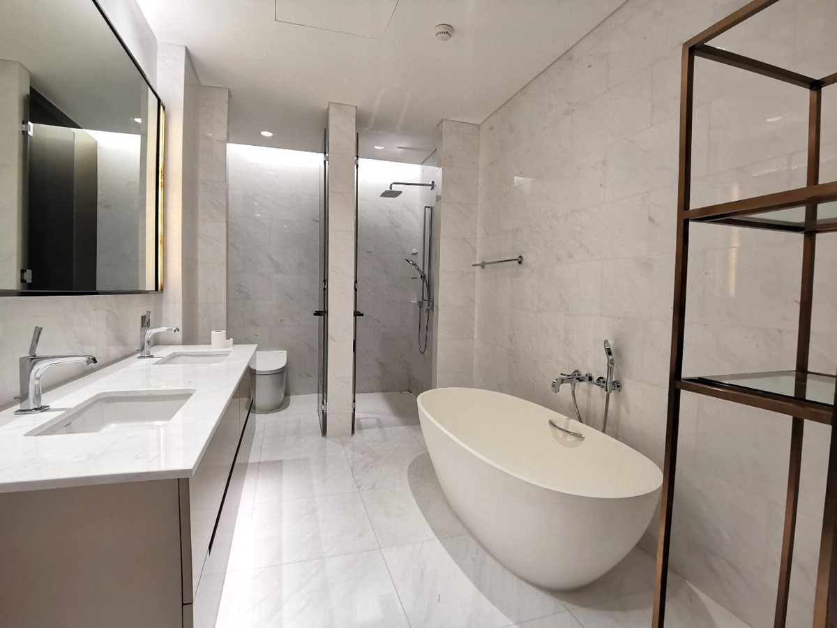 For SaleCondoWitthayu, Chidlom, Langsuan, Ploenchit : For Sale 2-Bed Unit with Stunning RBSC View at Sindhorn Kempinski