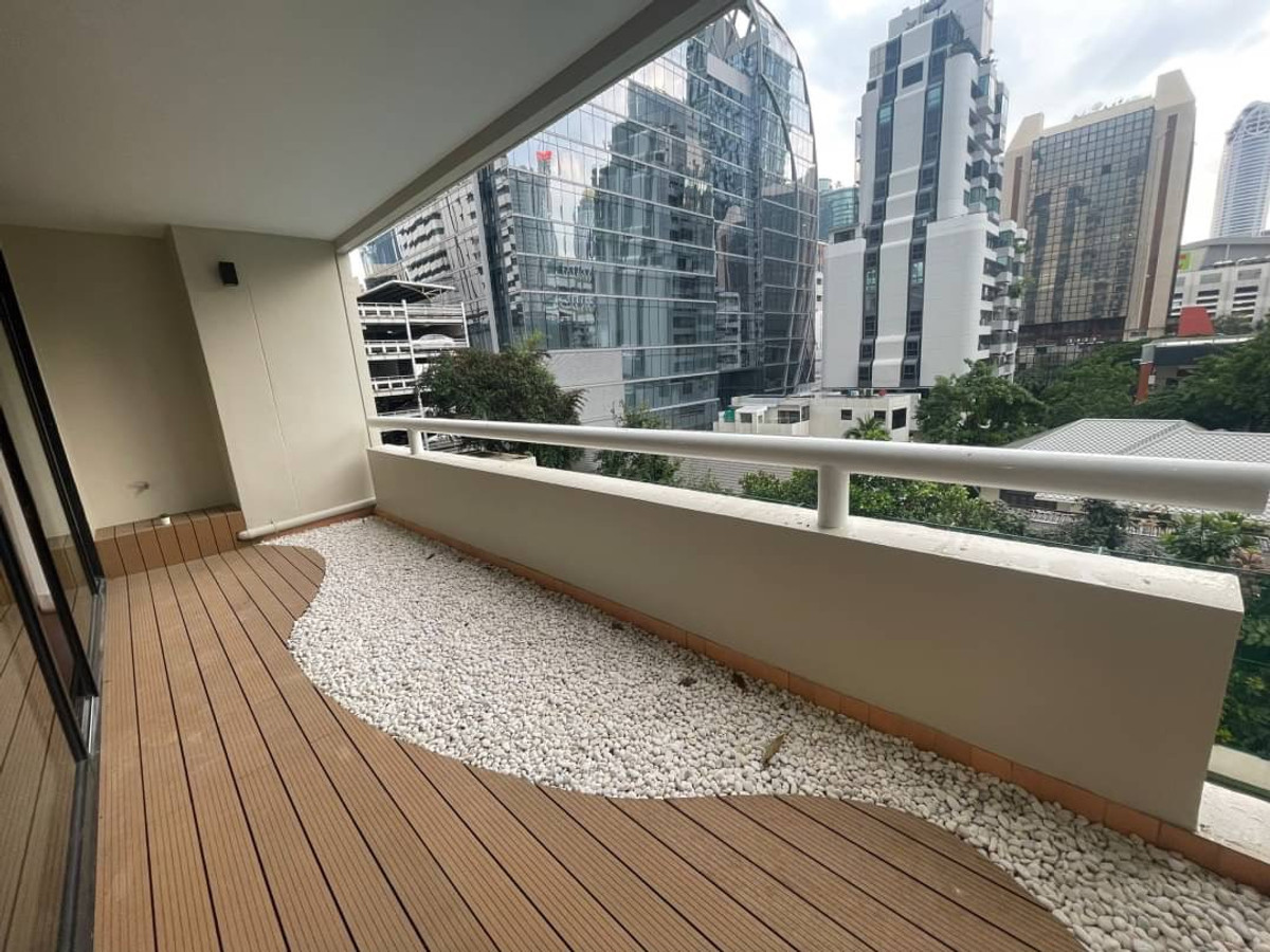 ขายคอนโดวิทยุ ชิดลม หลังสวน : Spacious 3BR for SALE at Somkid Gardens - Prime Chidlom Location