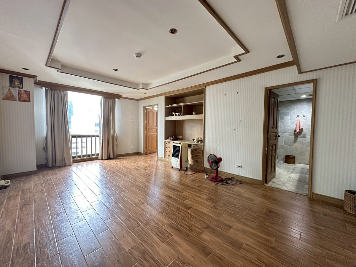 ขายคอนโดวิทยุ ชิดลม หลังสวน : Spacious 3BR for SALE at Somkid Gardens - Prime Chidlom Location