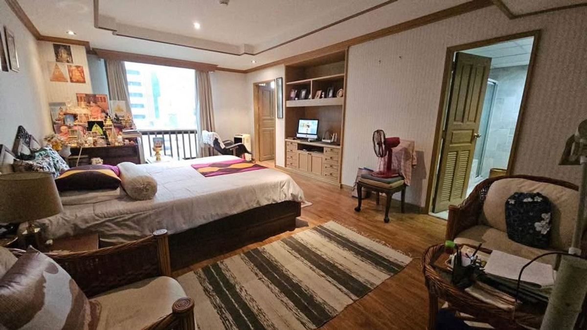 ขายคอนโดวิทยุ ชิดลม หลังสวน : Spacious 3BR for SALE at Somkid Gardens - Prime Chidlom Location