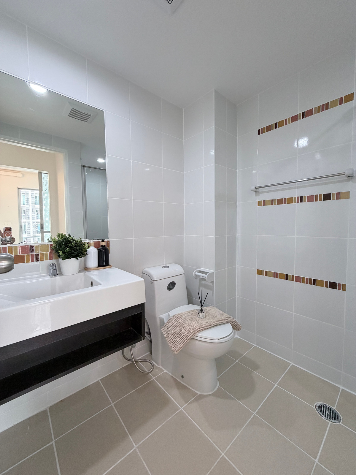 ขายคอนโดวิภาวดี ดอนเมือง หลักสี่ : ห้องแต่งครบ รีโนเวทใหม่พร้อมอยู่ ชั้น 4 ใกล้สนามบินดอนเมือง 5นาที