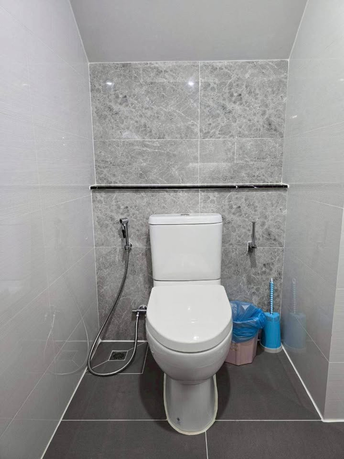 For RentHousePattanakan, Srinakarin : P-2924 ให้เช่า ! Single house in prime location Near Burasiri Pattanakarn International School, ready to move in.