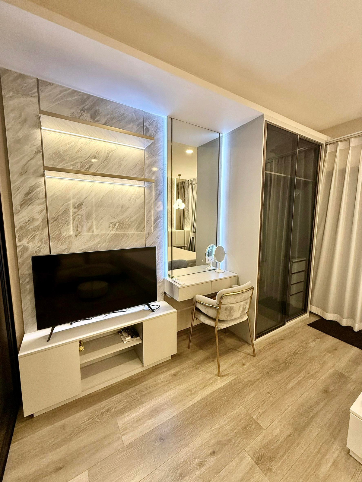 ให้เช่าคอนโดรัชดา ห้วยขวาง : 🔥ให้เช่าด่วน🔥โซโห​ แบงค็อก​ รัชดา ห้องสวย เฟอร์นิเจอร์ครบพร้อมเข้าอยู่ ใกล้รถไฟฟ้า MRT ห้วยขวาง