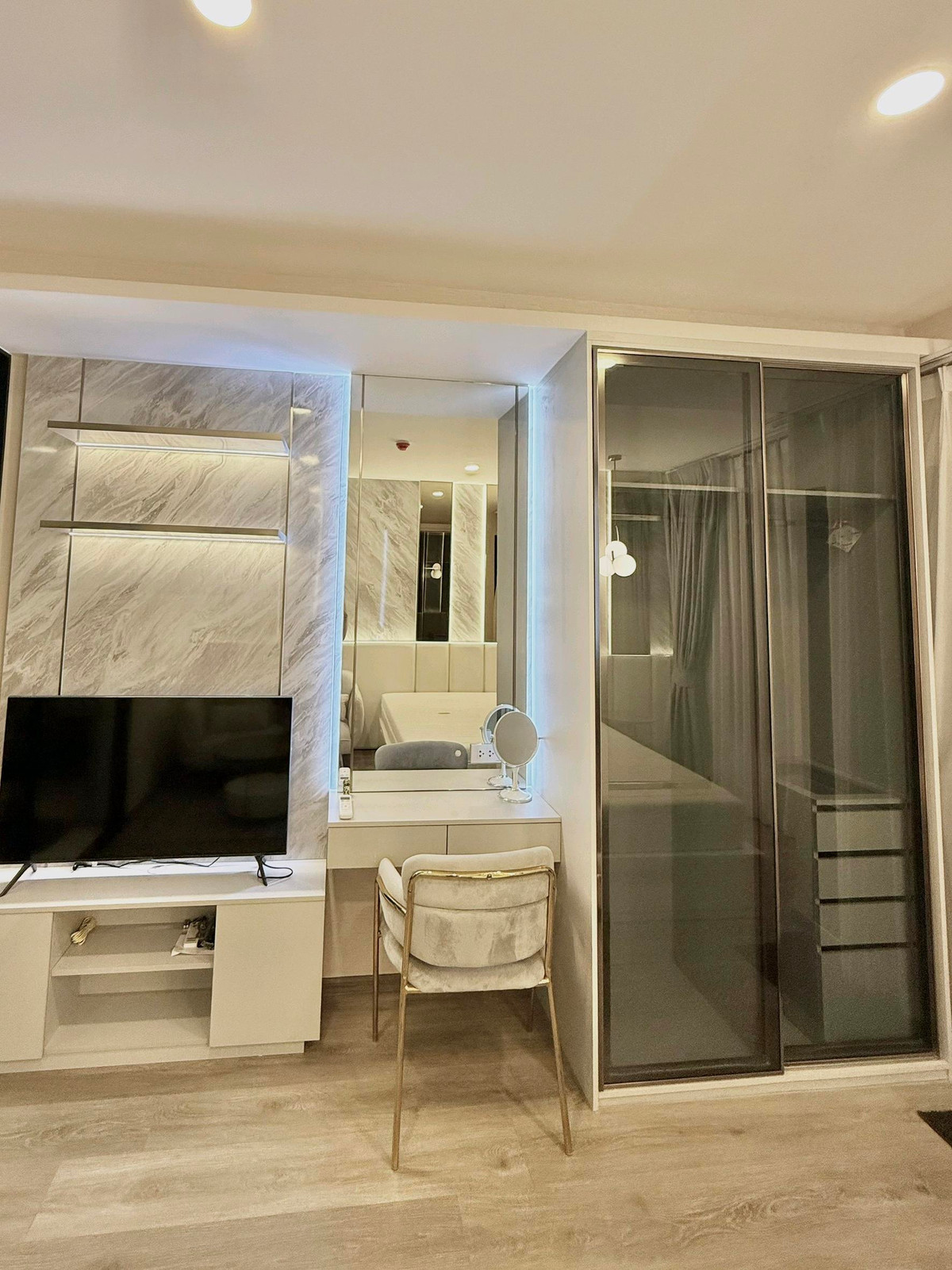 For RentCondoRatchadapisek, Huaikwang, Suttisan : Condo for rent Soho Bangkok Ratchada