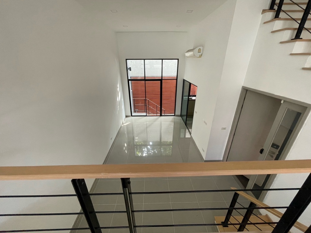 For SaleTownhomePattanakan, Srinakarin : Arden Phatthanakan Townhome for sale  Convenient transportation, near BTS On Nut. Near Phatthanakan Expressway