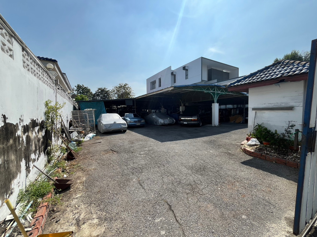 For SaleLandRama9, Petchburi, RCA : 🔥 Land for sale, Rama 9 Soi 39 | Large plot 266 square wah, New CBD Rama 9 location, suitable for developing a residential project 📍 Location: Rama 9 Soi 39, Huai Khwang Subdistrict/District, Bangkok, potential location connecting Rama 9 – Ratchadaphisek 