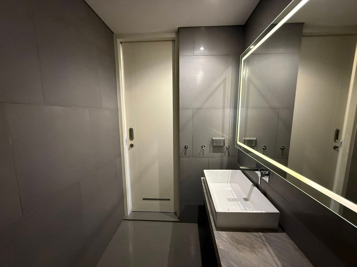 ให้เช่าคอนโดสาทร นราธิวาส : Luxury condo for rent 💠 𝐓𝐡𝐞 𝐁𝐚𝐧𝐠𝐤𝐨𝐤 𝐒𝐚𝐭𝐡𝐨𝐫𝐧 • 2 bedrooms • 2 bathrooms, 𝗖𝗢𝗗𝗘-TP001069  | 📲 𝗖𝗼𝗻𝘁𝗮𝗰𝘁. 𝟬𝟲𝟮-𝟲𝟵𝟰-𝟭𝟳𝟵𝟰