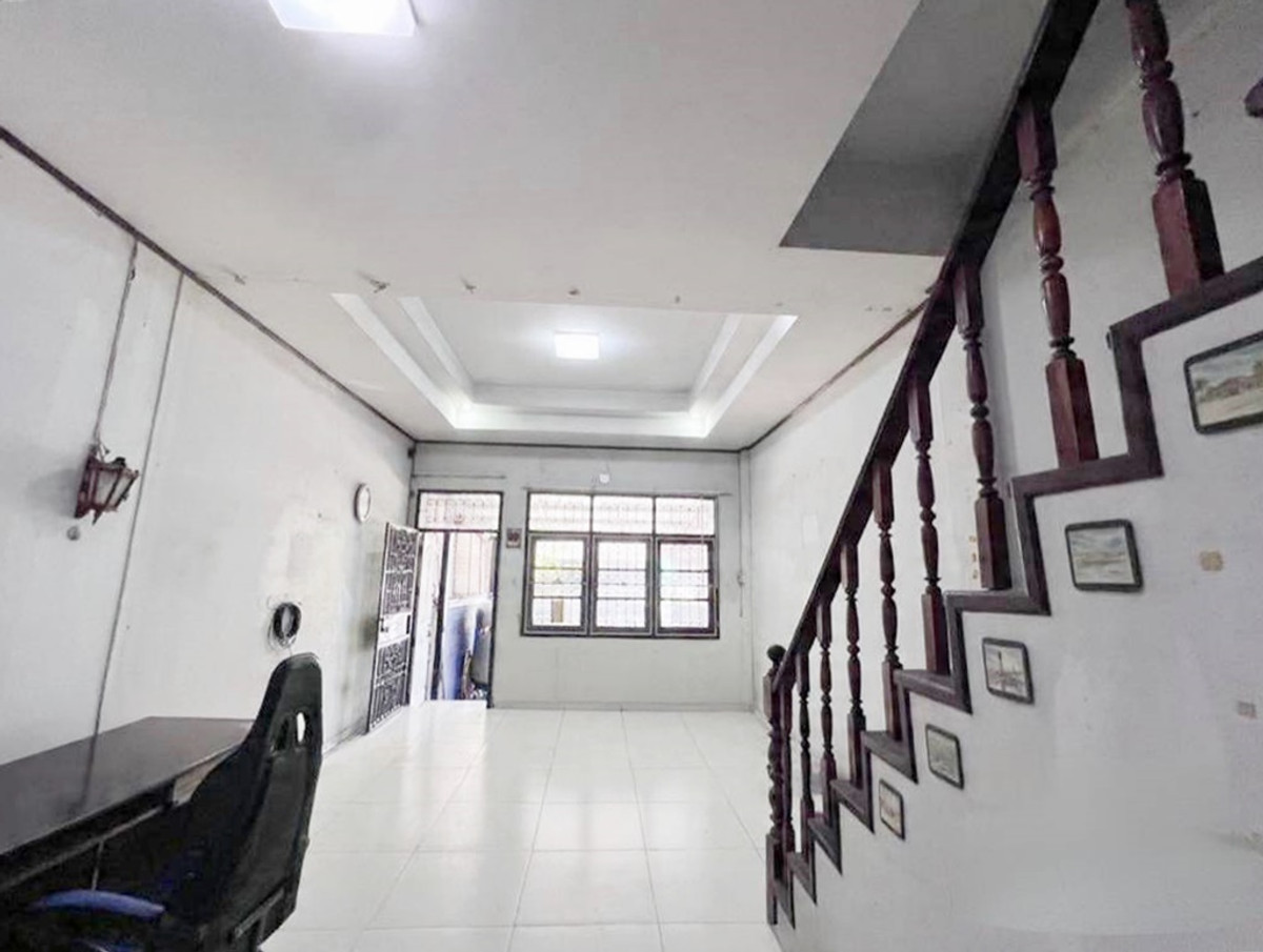 ขายทาวน์โฮมมีนบุรี-ร่มเกล้า : ขายทาวน์เฮ้าส์ 3 ชั้น ศิรินเทพ 9 ถนนเมน ซอยราษฎร์พัฒนา14  มี 4 ห้องนอน 3 ห้องน้ำ 1 ห้องครัว ที่จอดรถ 1 คัน สภาพเดิม สนใจติดต่อ 085-550-1599