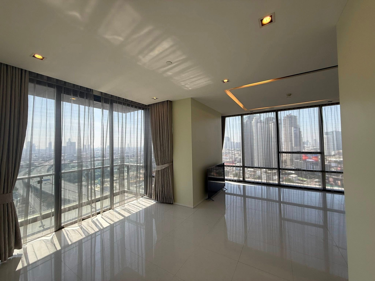 ให้เช่าคอนโดสาทร นราธิวาส : Luxury condo for rent 💠 𝐓𝐡𝐞 𝐁𝐚𝐧𝐠𝐤𝐨𝐤 𝐒𝐚𝐭𝐡𝐨𝐫𝐧 • 2 bedrooms • 2 bathrooms, 𝗖𝗢𝗗𝗘-TP001069  | 📲 𝗖𝗼𝗻𝘁𝗮𝗰𝘁. 𝟬𝟲𝟮-𝟲𝟵𝟰-𝟭𝟳𝟵𝟰