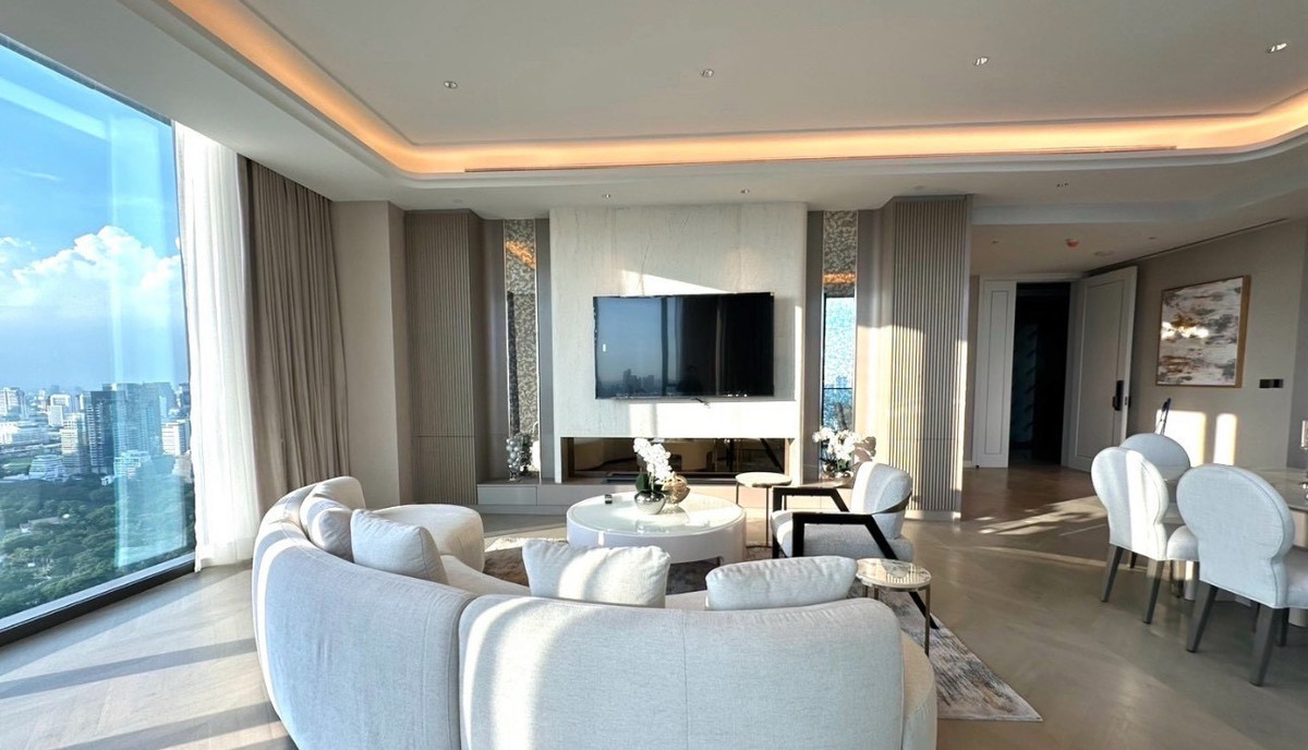 CondoWitthayu, Chidlom, Langsuan, Ploenchit : Luxury Living on Wireless Road — A Highly Sought-After Address, enjoy unblocked city views with spacious, elegant living.