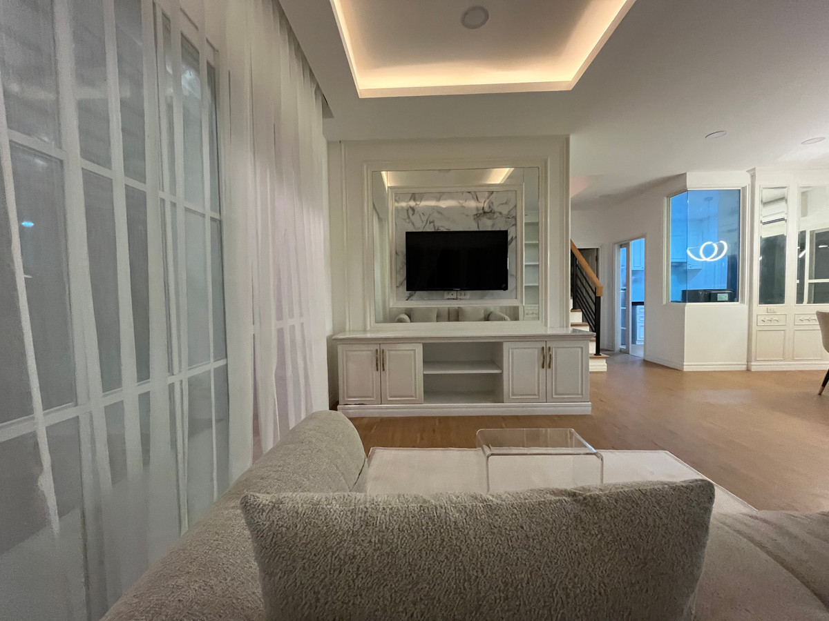 HousePattanakan, Srinakarin : 🏡 Single house for sale With knock-down houses, Golden Village project, On Nut - Phatthanakan, beautiful house, warm atmosphere, fully decorated, ready to move in immediately.