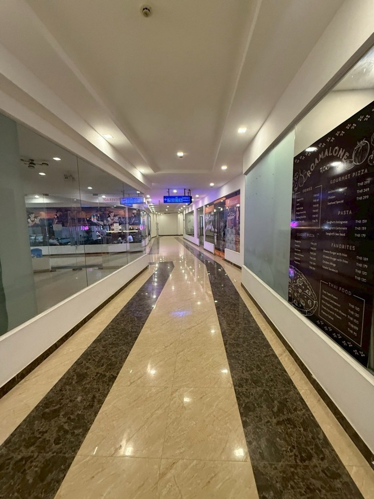 ให้เช่าคอนโดพัทยา บางแสน ชลบุรี สัตหีบ : ให้เช่าคอนโด ลากูน่า บีช 3 มัลดีฟส์ จอมเทียน พัทยา ชั้น1 ติดกับสระว่ายน้ำ Studio Room Pool Access 