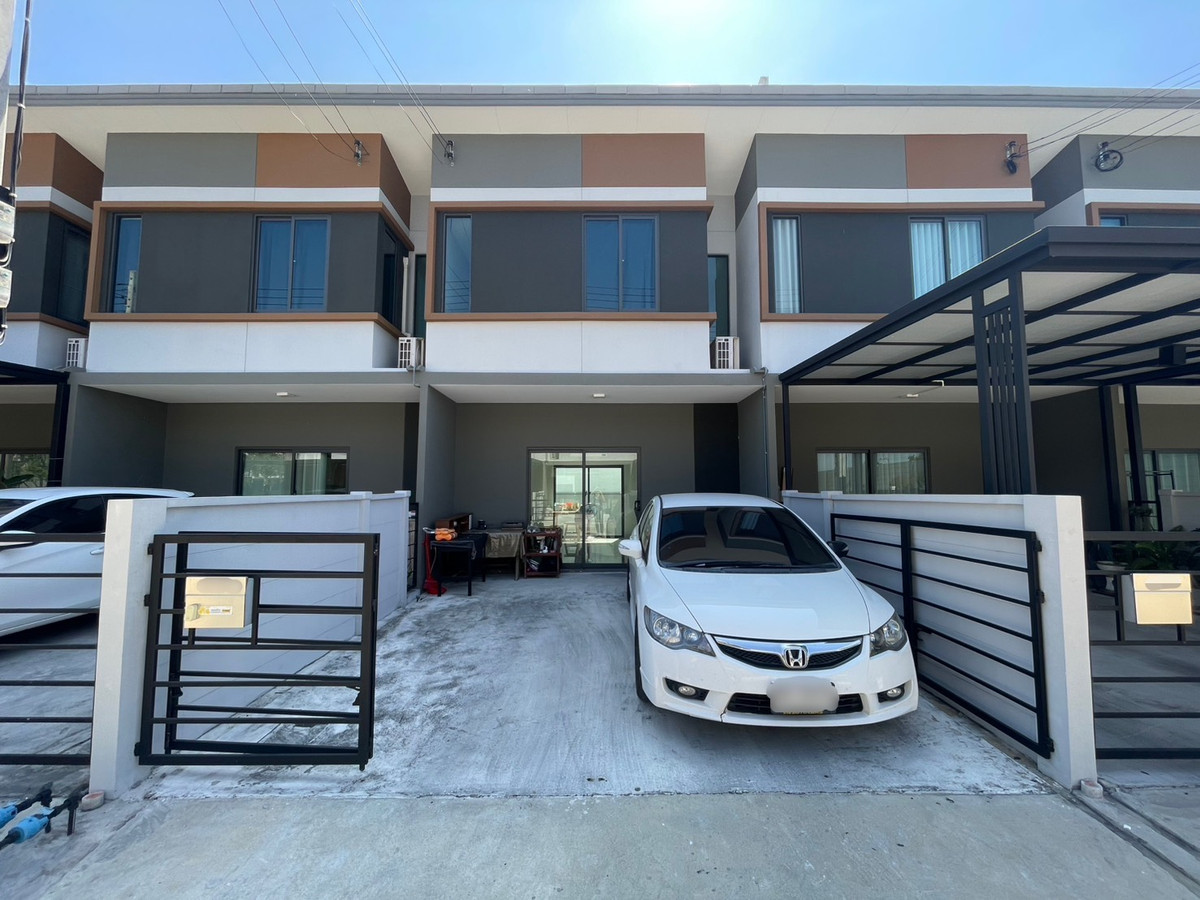 For RentTownhomePathum Thani,Rangsit, Thammasat : House for rent, Town home, Lam Luk Ka, Khlong 5