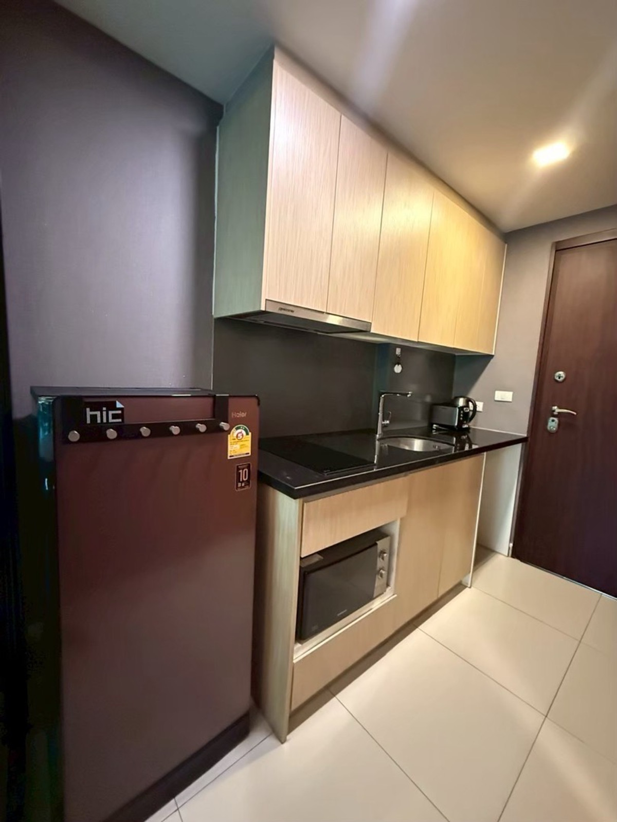 ให้เช่าคอนโดพัทยา บางแสน ชลบุรี สัตหีบ : ให้เช่าคอนโด ลากูน่า บีช 3 มัลดีฟส์ จอมเทียน พัทยา ชั้น1 ติดกับสระว่ายน้ำ Studio Room Pool Access 