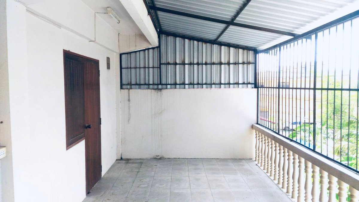 ขายอาคารพาณิชย์สุพรรณบุรี : ขายด่วนอาคารพาณิชย์ 2ห้องเนื้อที่เกือบ240ตารางเมตร  ติดถนนมาลัยแมน ใกล้ปั๊มPTT+EV  ใกล้รพ.อู่ทอง 5นาทีถึงโลตัสอู่ทอง เจ้าของขายเองติดต่อ คุณBen 0839814447 