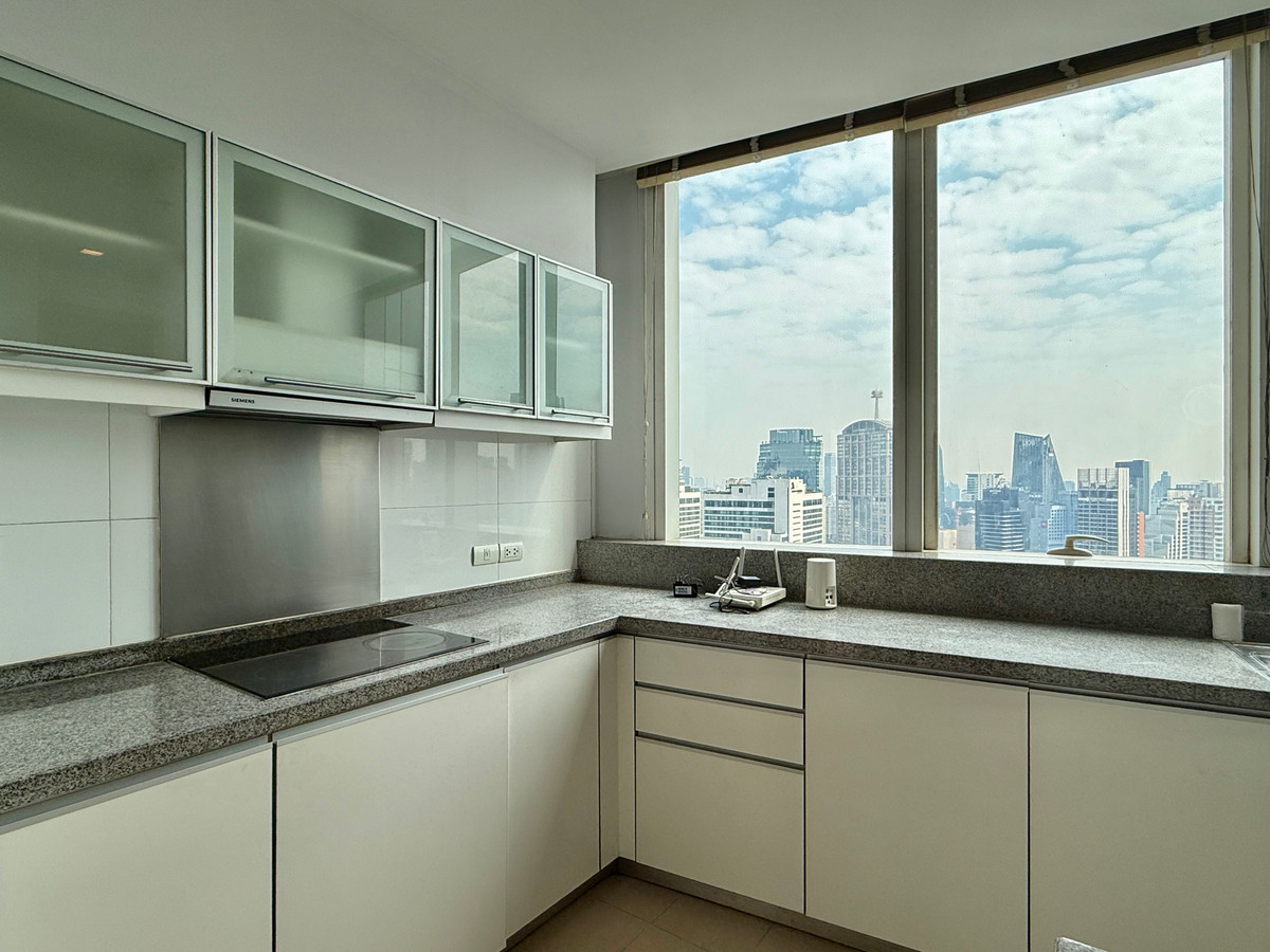 ให้เช่าคอนโดสุขุมวิท อโศก ทองหล่อ : ห้องใหญ่ ชั้นสูง วิวสวน คอนโด 3 ห้องนอน ใกล้อโศกและพร้อมพงศ์