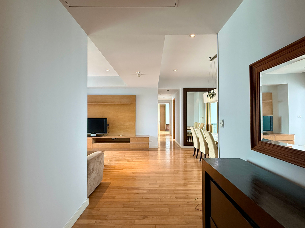 ให้เช่าคอนโดสุขุมวิท อโศก ทองหล่อ : ห้องใหญ่ ชั้นสูง วิวสวน คอนโด 3 ห้องนอน ใกล้อโศกและพร้อมพงศ์