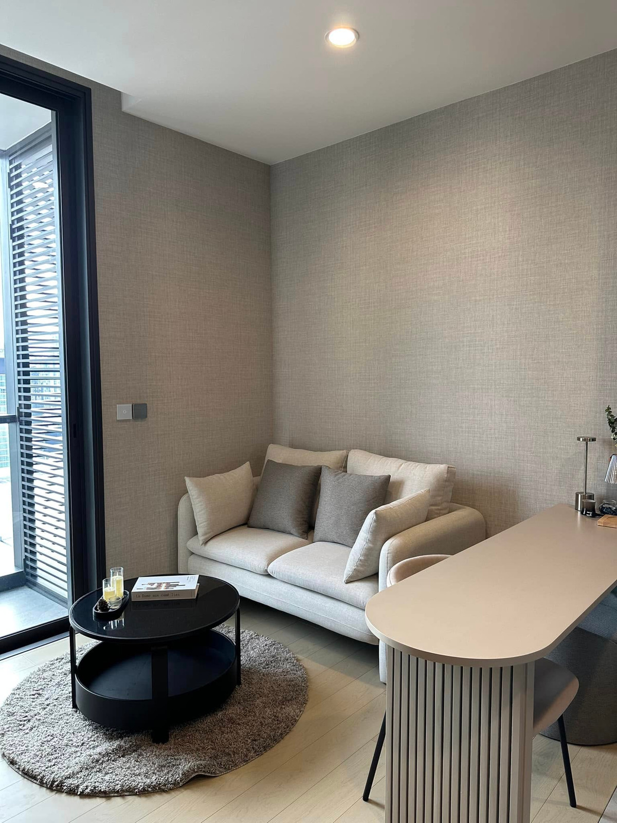 For RentCondoRatchathewi,Phayathai : Condo for rent, The Extro Phayathai-Rangnam, next to BTS Victory Monument, only 400 m., complete with furniture and electrical appliances.