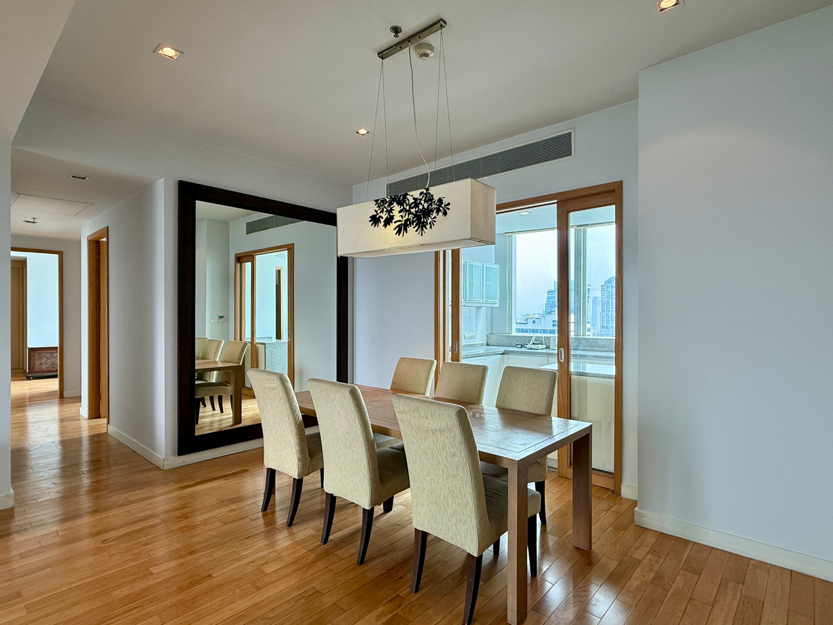 ให้เช่าคอนโดสุขุมวิท อโศก ทองหล่อ : ห้องใหญ่ ชั้นสูง วิวสวน คอนโด 3 ห้องนอน ใกล้อโศกและพร้อมพงศ์