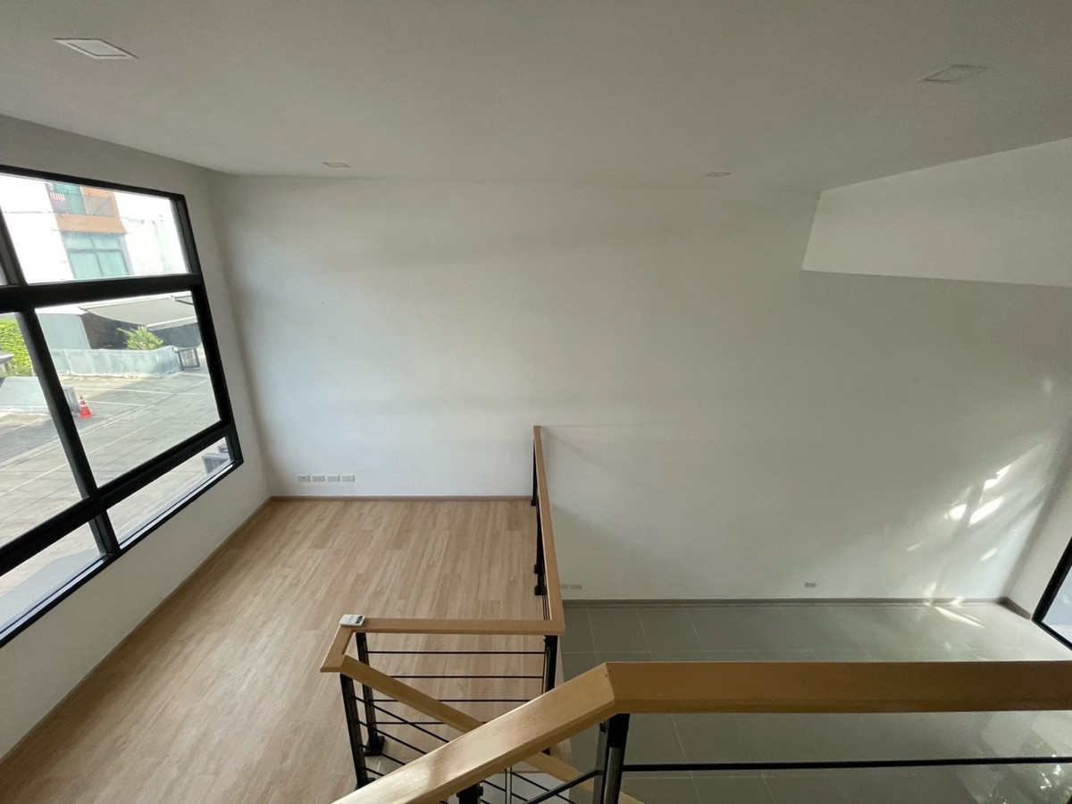 For SaleTownhomePattanakan, Srinakarin : Arden Phatthanakan Townhome for sale  Convenient transportation, near BTS On Nut. Near Phatthanakan Expressway