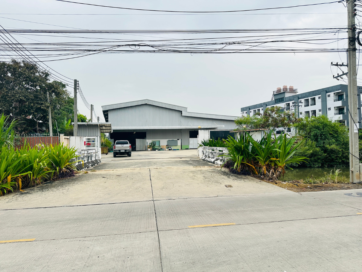 FactoryRathburana, Suksawat : Factory for sale/rent, 8,500 sq m., Phang Muang, area 6 rai, Suksawat 84, good condition, large vehicles easy to get in and out, water and electricity ready.