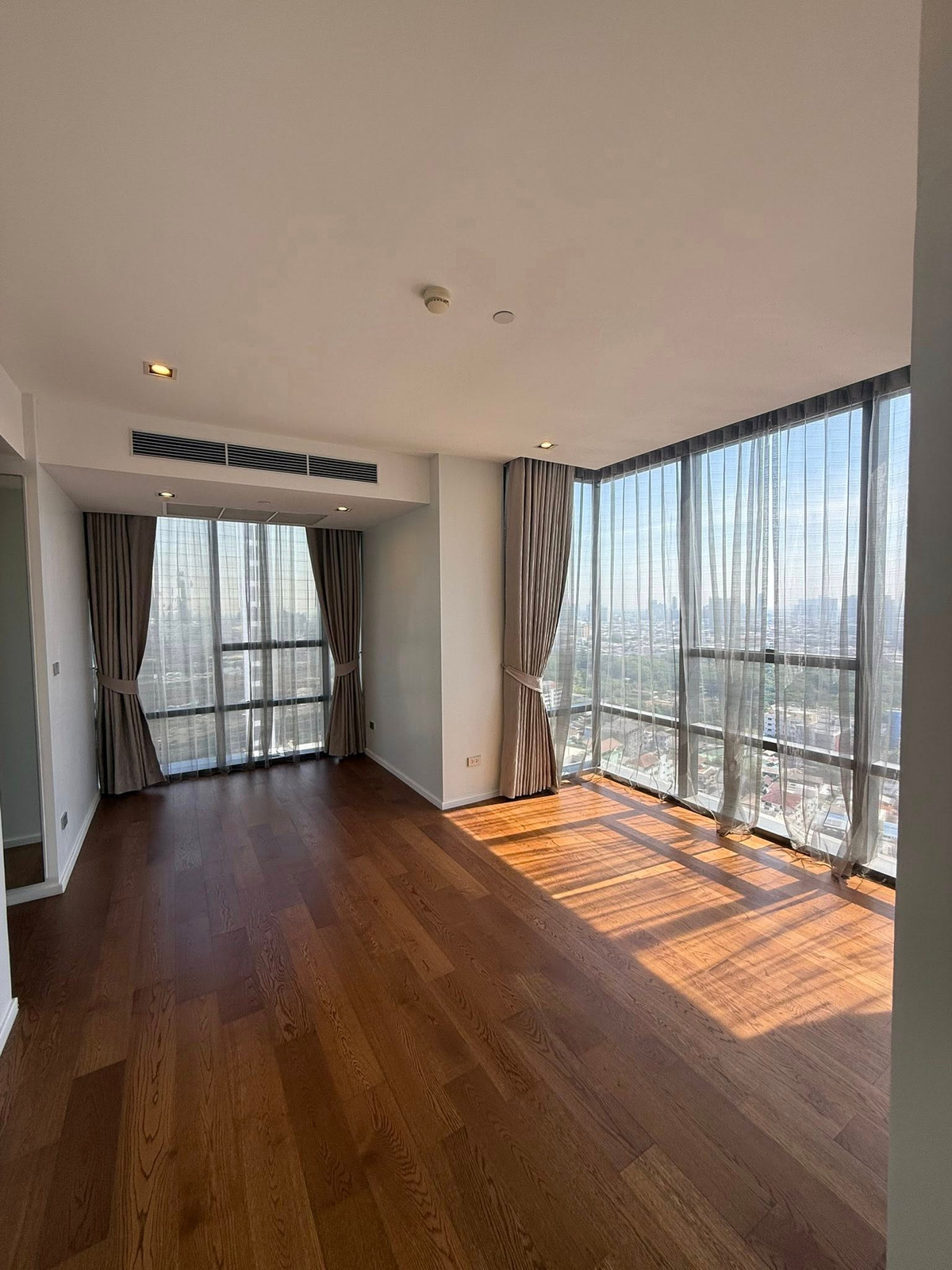 ให้เช่าคอนโดสาทร นราธิวาส : Luxury condo for rent 💠 𝐓𝐡𝐞 𝐁𝐚𝐧𝐠𝐤𝐨𝐤 𝐒𝐚𝐭𝐡𝐨𝐫𝐧 • 2 bedrooms • 2 bathrooms, 𝗖𝗢𝗗𝗘-TP001069  | 📲 𝗖𝗼𝗻𝘁𝗮𝗰𝘁. 𝟬𝟲𝟮-𝟲𝟵𝟰-𝟭𝟳𝟵𝟰